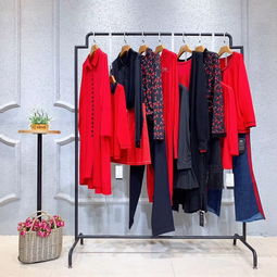 深圳品牌折扣女裝批發(fā)市場(chǎng)深度探秘 幽篁與領(lǐng)姿加盟解析